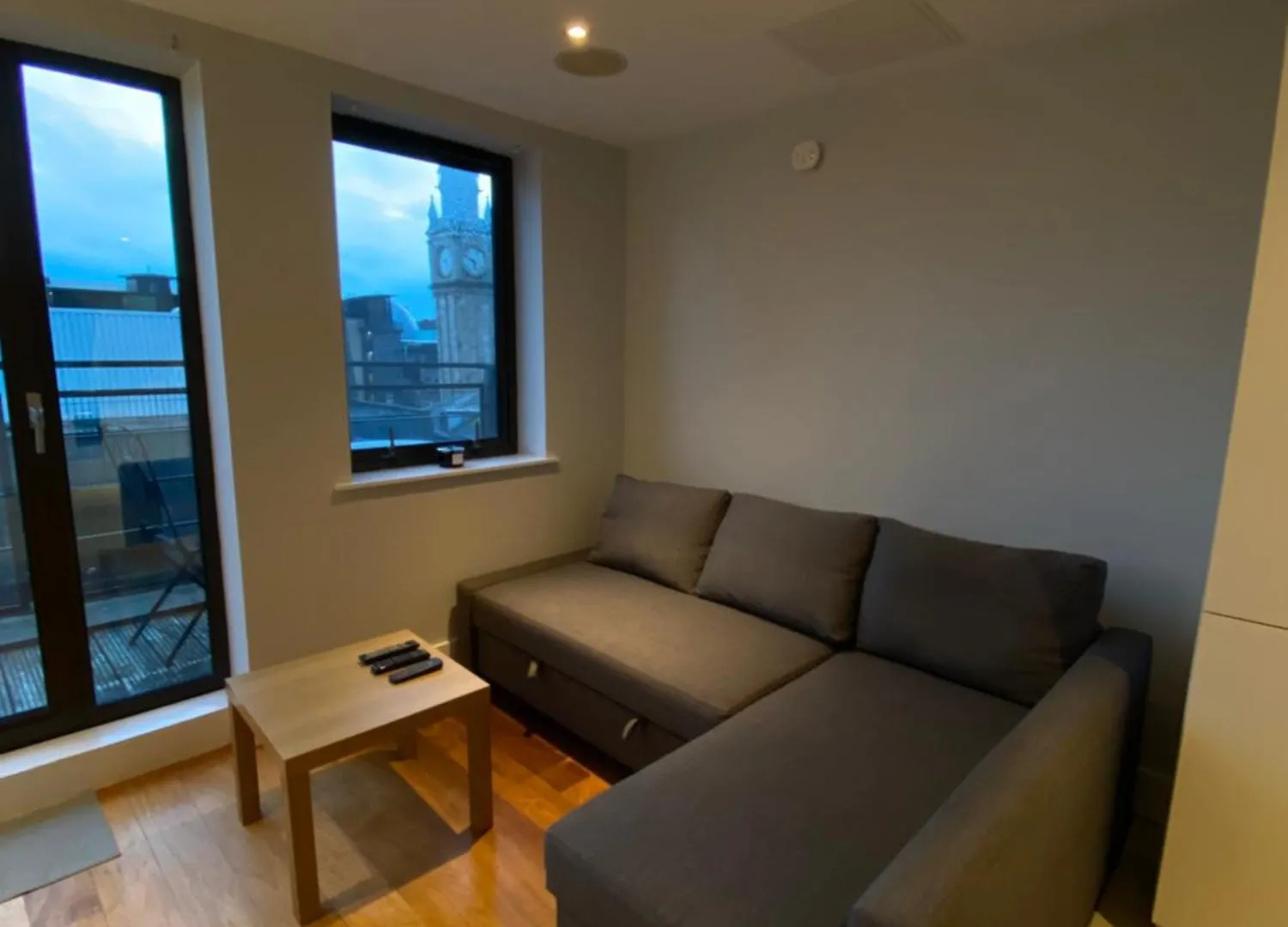 Stylish 1 Bed Apartment In Belfast City Centre