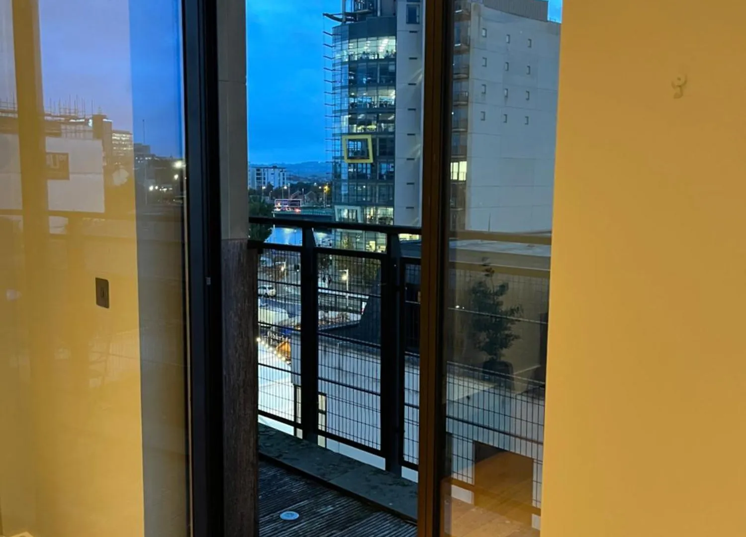 Stylish 1 Bed Apartment In Belfast City Centre