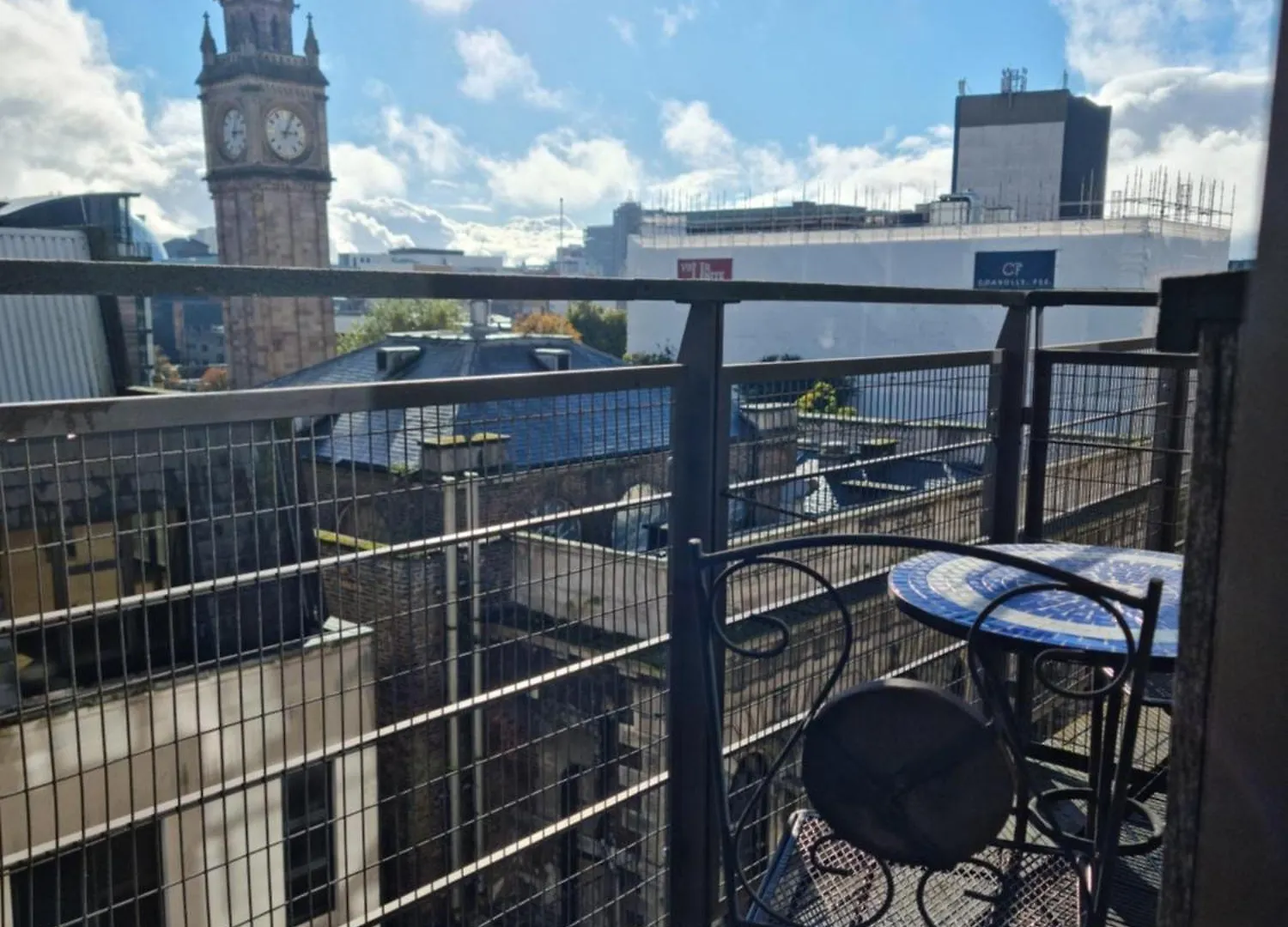 Stylish 1 Bed Apartment In Belfast City Centre Великобритания